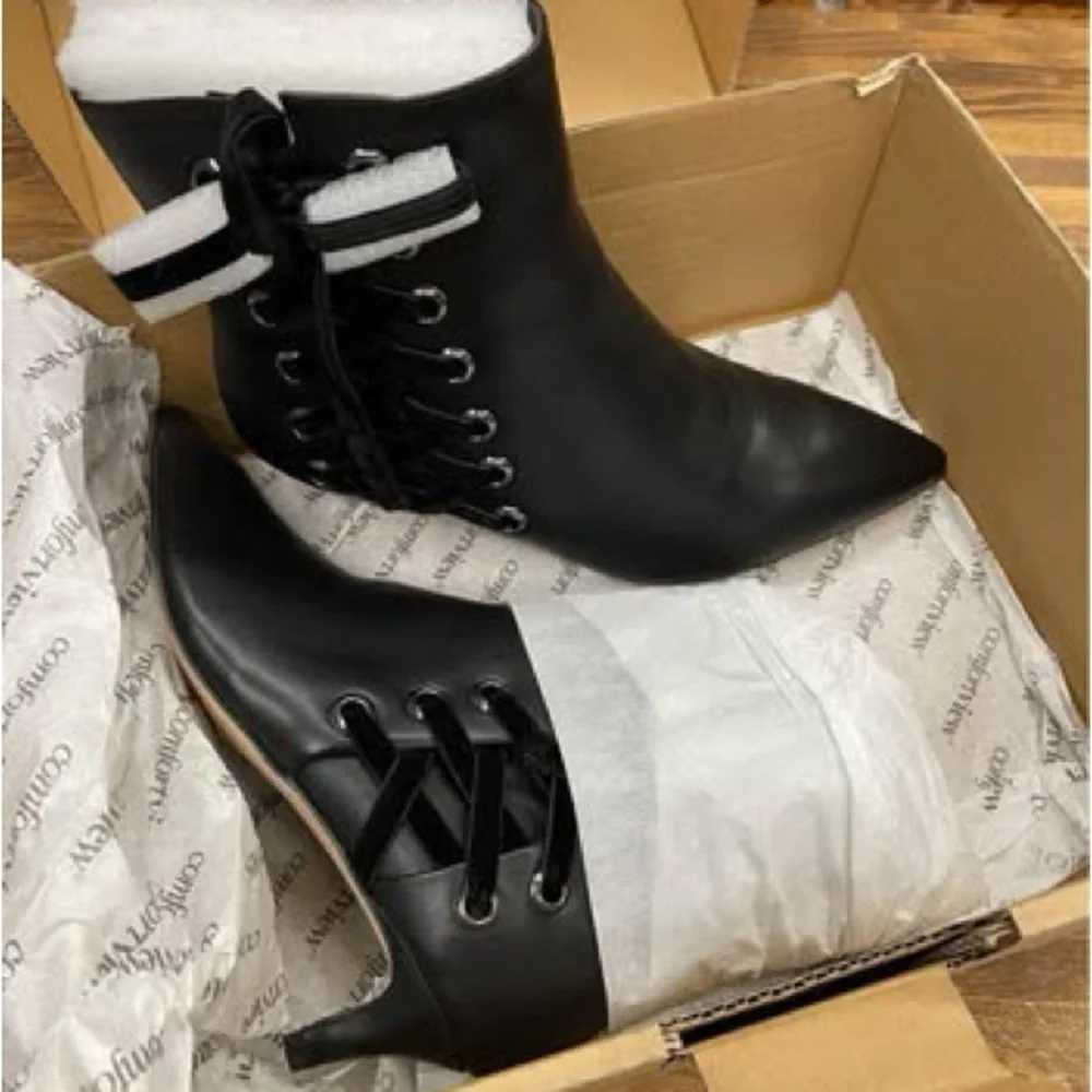 Comfortview black kitten heel booties 8.5w